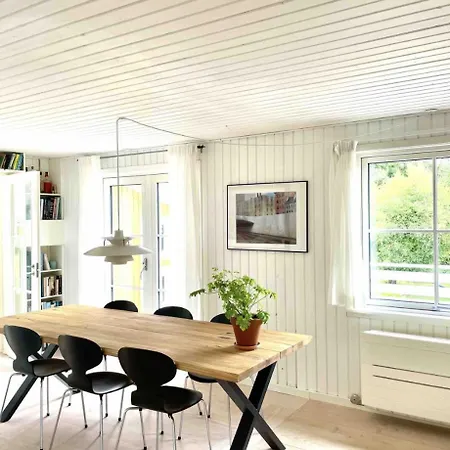 Charming With A Wonderful Orangery 度假居