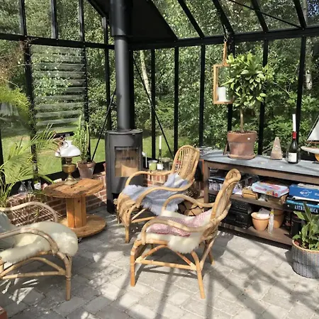 度假居 Charming With A Wonderful Orangery 埃贝尔托夫特